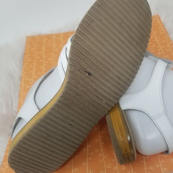Faded Glory White Leather Look Strappy Sandal. - Picture 6 of 10